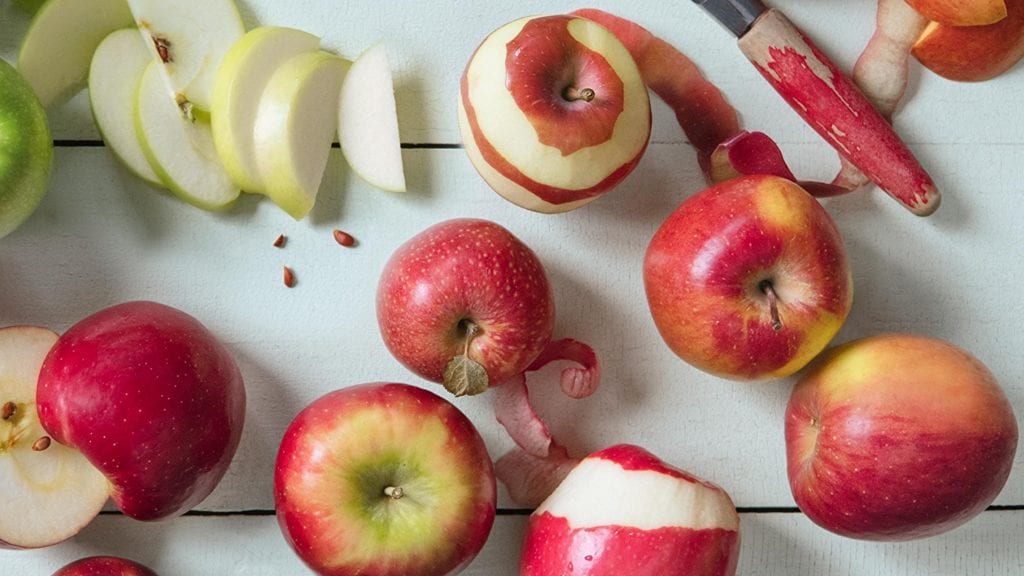 Delicious apples, but can dogs eat apples?