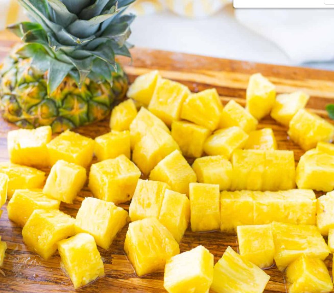 Picture of cut pineapple
